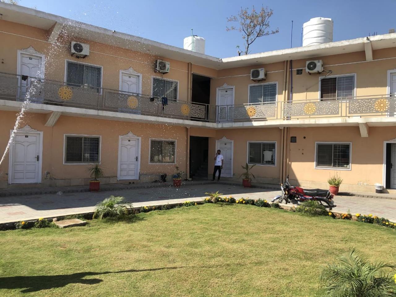 Hotel Islamabad Crown Rawalpindi Exterior photo